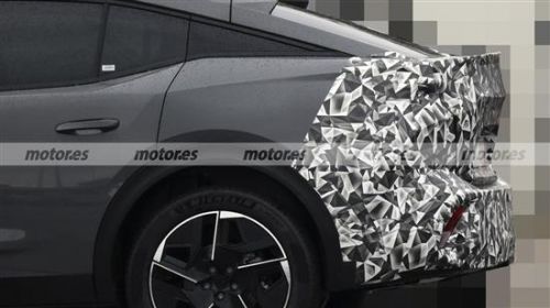 纯电续航里程450km 新款标致e-408谍照曝光