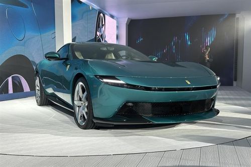 跃马品牌全新2+硬顶跑车 法拉利Amalfi上市售259.85万元起​