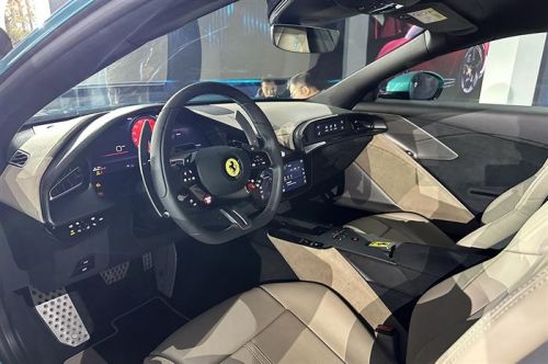 跃马品牌全新2+硬顶跑车 法拉利Amalfi上市售259.85万元起​