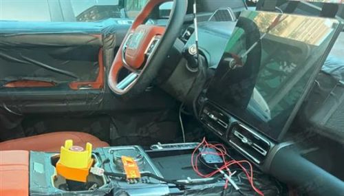 采用家族式设计 捷途纵横F700内饰谍照曝光