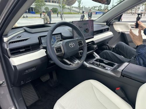 丰田首款域控燃油SUV 全新换代威兰达上市 超配换购价15.98万起