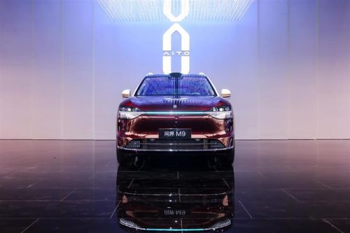 问界M9斩获“商务座智选车”大奖：智慧出行从技术竞争步入体验竞争