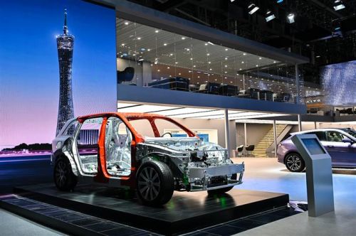 赛力斯汽车何利扬：90万用户之选，问界已成为大家安全出行的可靠伙伴