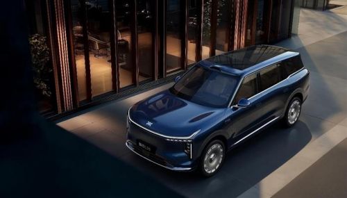 30万级大六座SUV,智己LS9和问界M8,哪款更值得推荐?