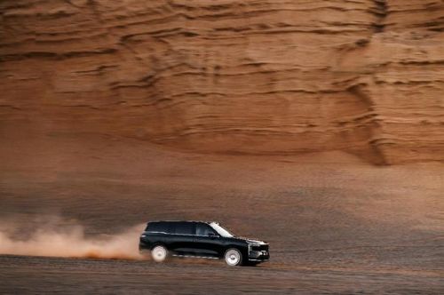 30万级大六座SUV,智己LS9和问界M8,哪款更值得推荐?