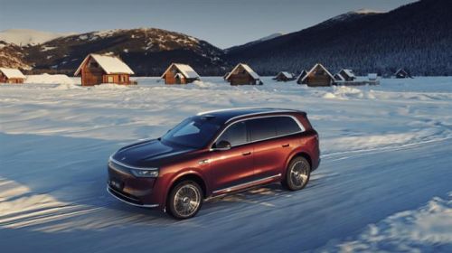 30万级大六座SUV,智己LS9和问界M8,哪款更值得推荐?