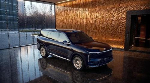 30万级大六座SUV,智己LS9和问界M8,哪款更值得推荐?