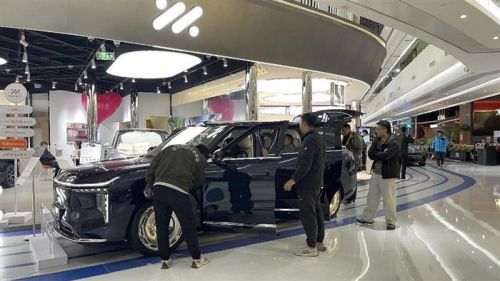 30万级大六座SUV,智己LS9和问界M8,哪款更值得推荐?