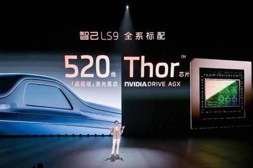 30万级大六座SUV,智己LS9和问界M8,哪款更值得推荐?