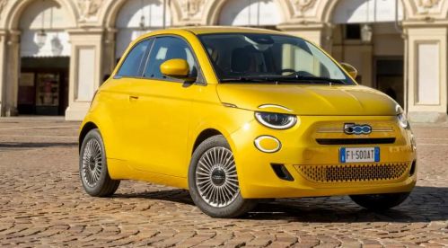 搭载燃油发动机的新款菲亚特500：从容不迫的城市之选