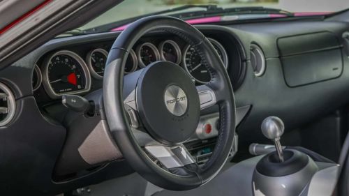 你可拥有保罗·沃克的2005款福特GT跑车。