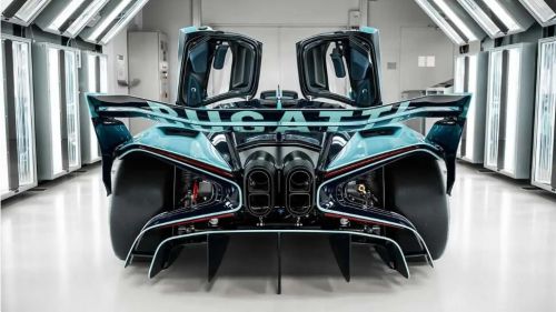 这是布加迪最后一款搭载W-16发动机的赛道版车型