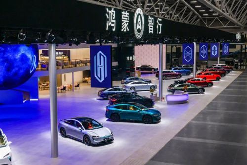 鸿蒙智行“五界”齐聚 官宣战略合作全面深化 2026年或将上市10余款新车