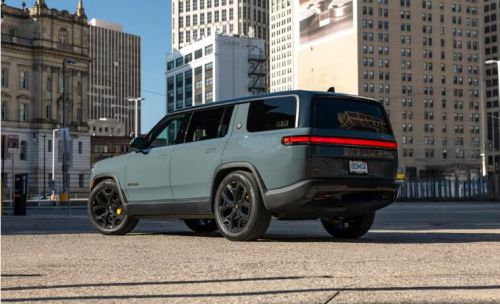 里维安R1S与R1T将新增扩展版免手持驾驶功能及AI助手