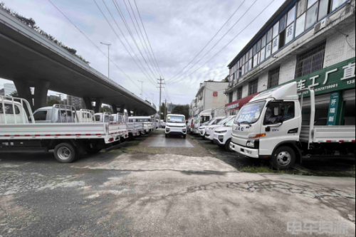 2025年新能源物流车经销商转型的前后两难