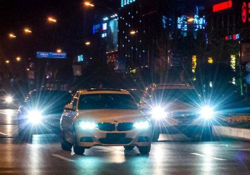 夜间vs白天驾驶差异大，掌握这些技巧规避风险