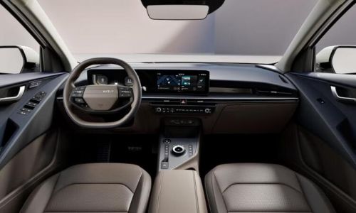 2027款起亚极睿改款车型：镀铬装饰减少，整体观感更协调