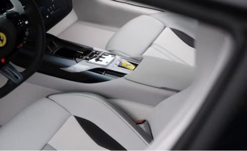 这款狂野的法拉利12缸车型 让人想起福特的幻彩车漆