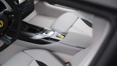 这款独一无二的法拉利12缸车型 由韩国艺术家操刀设计