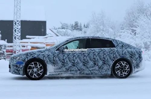 或下半年发布 全新奔驰C级纯电版谍照曝光