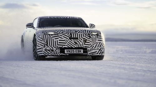 捷豹这款颇具争议的全新纯电车型，采用了一套设计奇特的电池布局