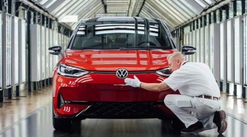 美国去年电动汽车产量破百万，却被这个欧洲国家轻松反超