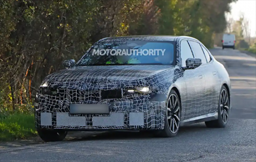 宝马新一代3系旅行版 延续燃油/电动双动力策略