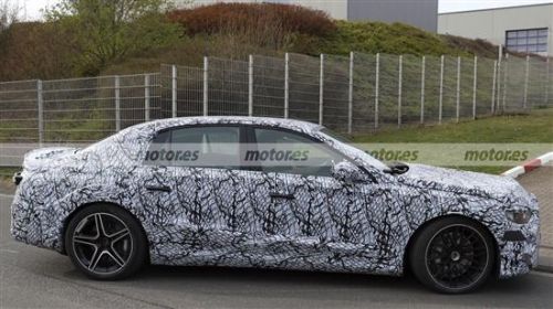 或2028年发布 AMG纯电E级轿车谍照曝光