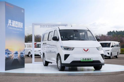 2026款五菱扬光上市 权益一口价6.98万元起