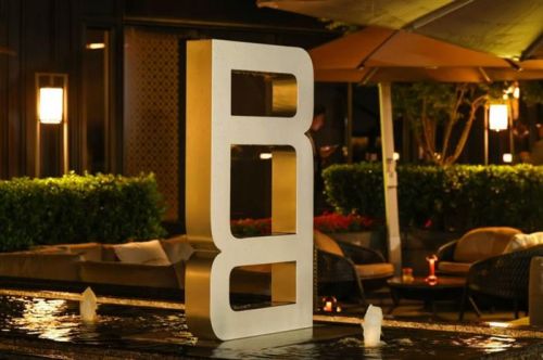 56年来，揽胜一直在回答同一个问题：什么是豪华SUV