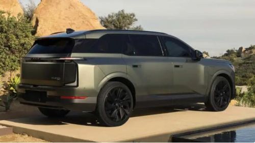 雷克萨斯首发旗下首款三排纯电SUV，搭载模拟V10引擎声浪