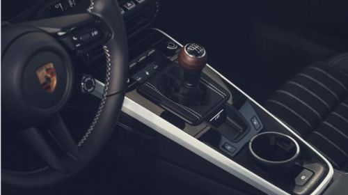 2027款保时捷911 Carrera S 回归手动变速箱