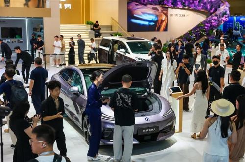 预售价31.98万-38.98万元,腾势Z9S展车抵达全国166城334家门店